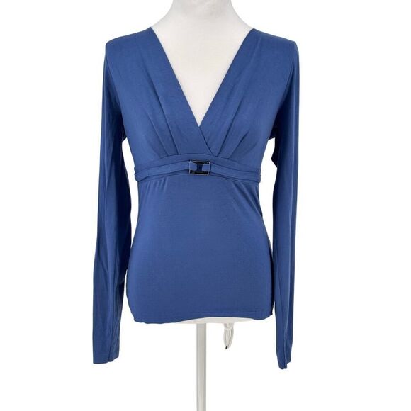 Chic & Flirty Deep V-Neck Top – United Colors of Benetton | Long Sleeve Blouse - Picture 2 of 9